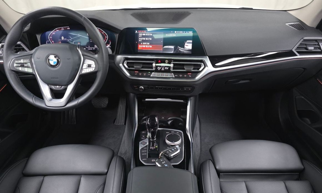 BMW 3-Series 320i, 2022