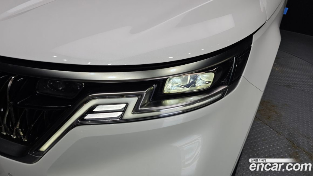 Kia Carnival 9-Seater Signature, 2023