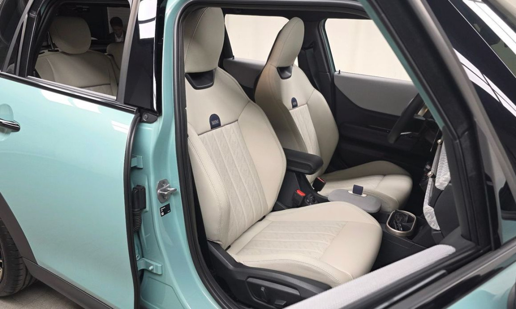 Mini Cooper 5 Door Favoured, 2025
