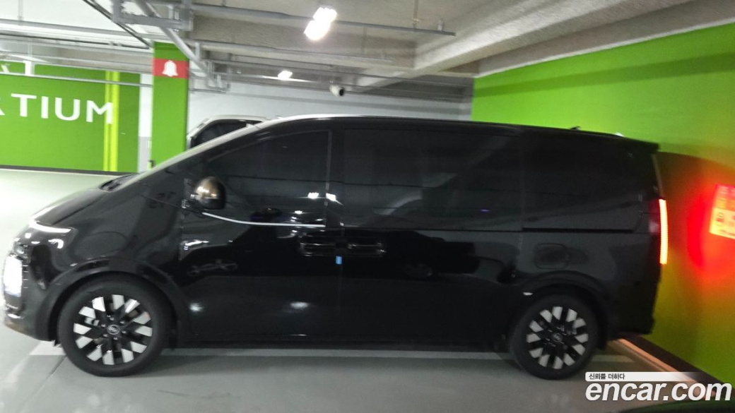 Hyundai Staria 4WD Lounge 7-Seater, 2025