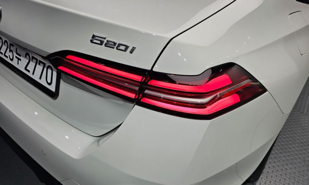 BMW 5-Series 520i M Sport, 2025