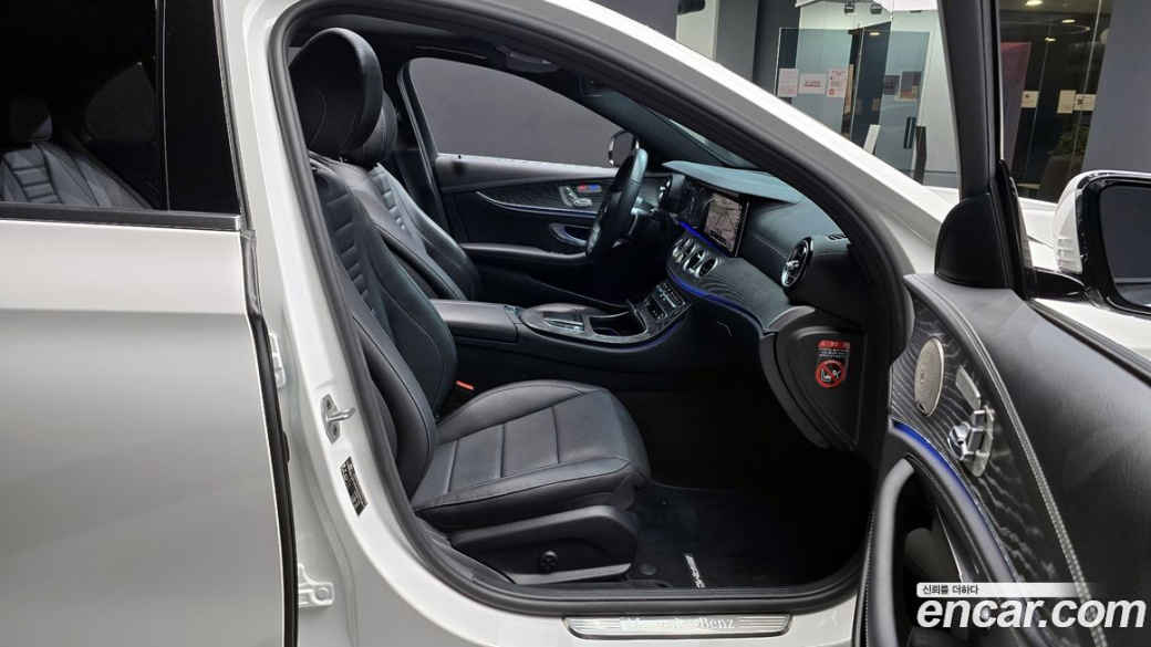 Mercedes-Benz E-Class E350 4MATIC AMG Line, 2022