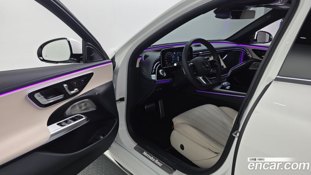Mercedes-Benz E-Class E300 4MATIC AMG Line, 2025