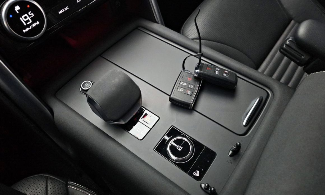Land Rover Discovery P360 R-Dynamic SE, 2023