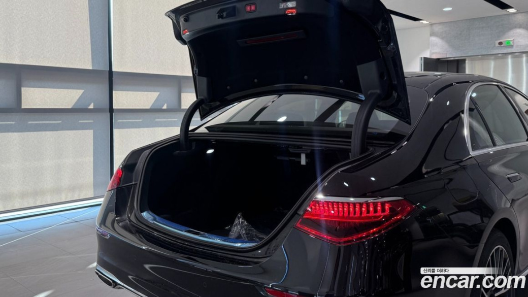 Mercedes-Benz S-Class S580L 4MATIC, 2025