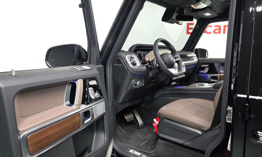 Mercedes-Benz G-Class G450d, 2025