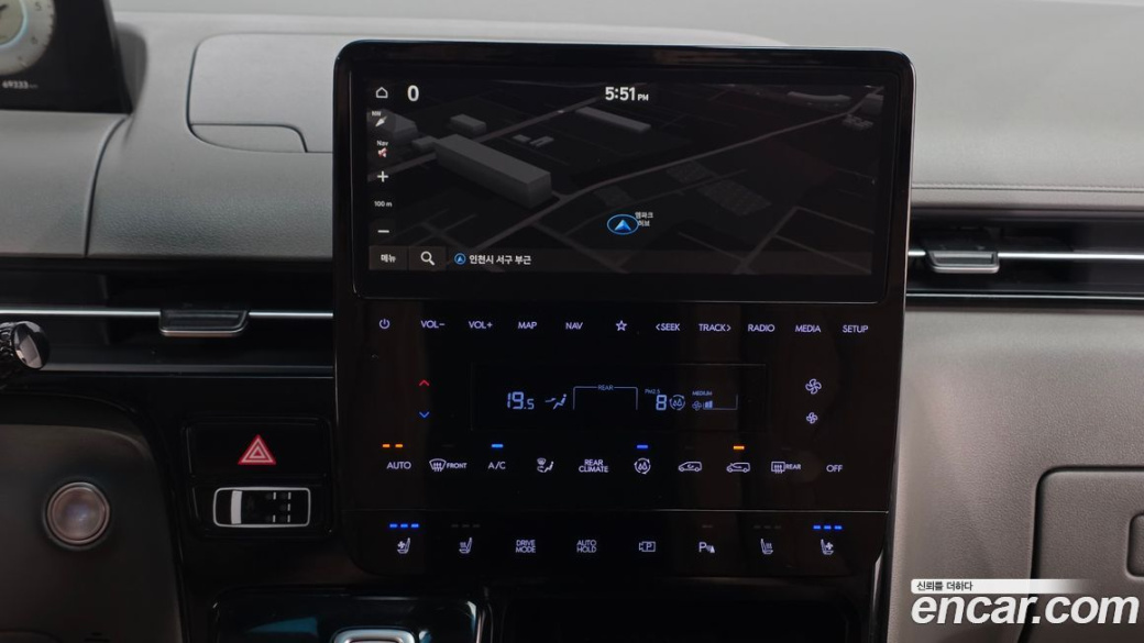 Hyundai Staria 4WD Lounge 7-Seater, 2022
