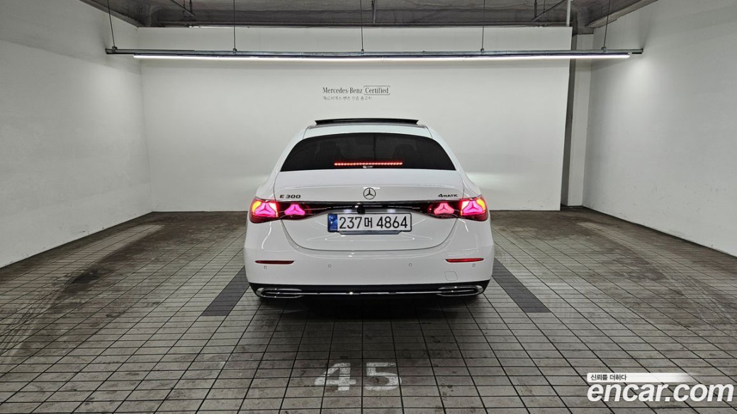 Mercedes-Benz E-Class E300 4MATIC Exclusive, 2024