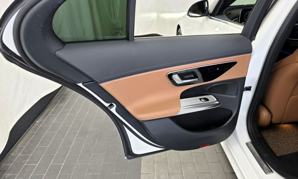 Mercedes-Benz E-Class E200 Avantgarde, 2025
