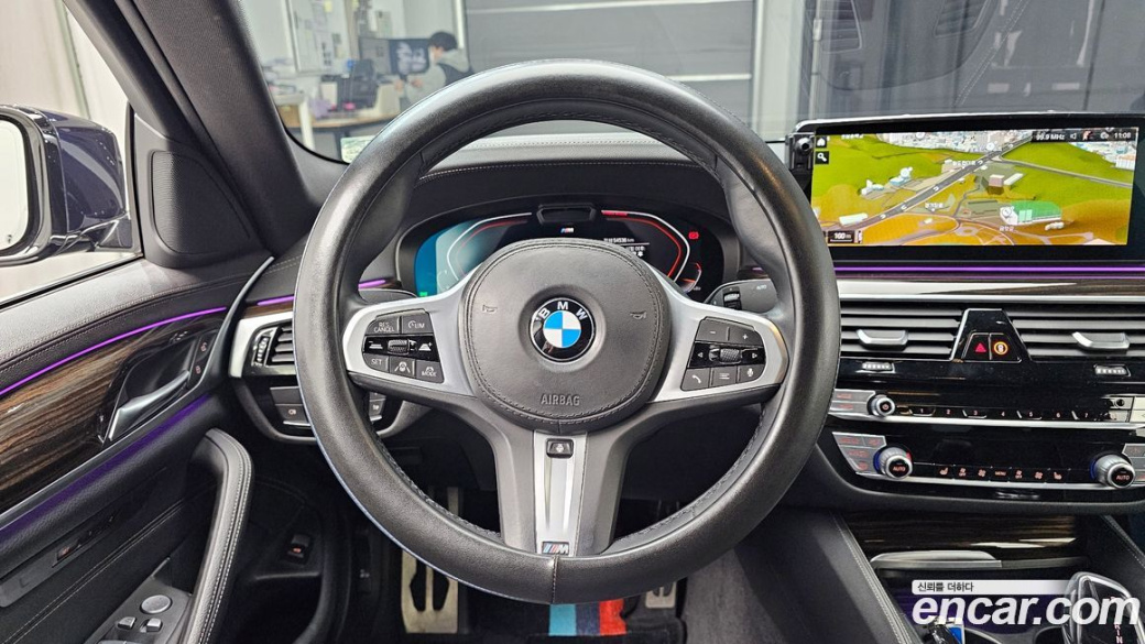 BMW 5-Series 520i M Sport, 2022