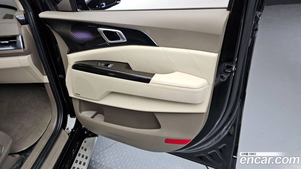 Kia Carnival 7-Seater Hi-Limousine, 2023