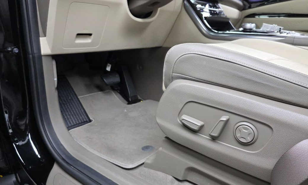 Kia Carnival 11-Seater Signature, 2023