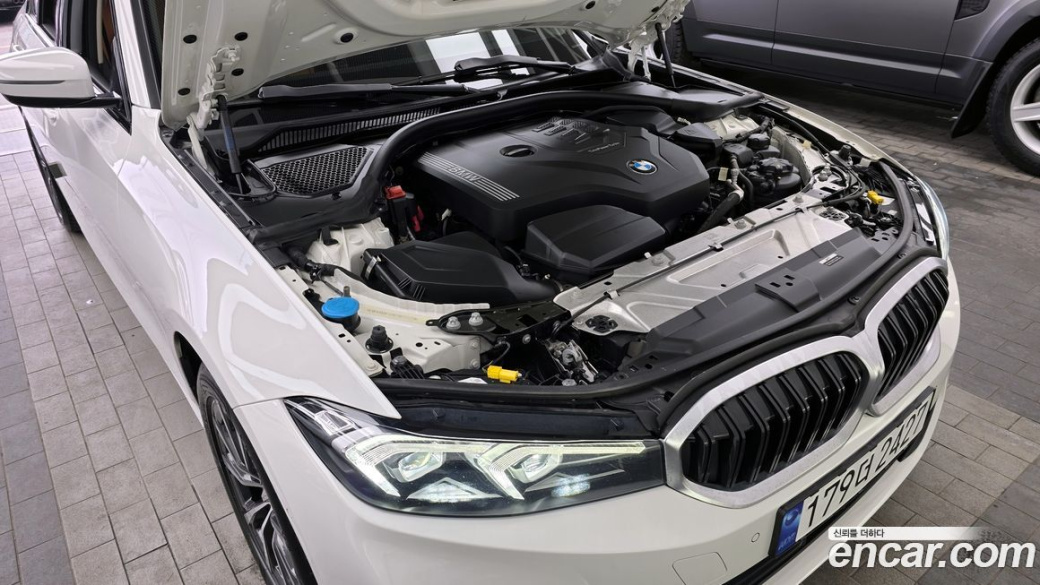 BMW 3-Series 320i, 2023