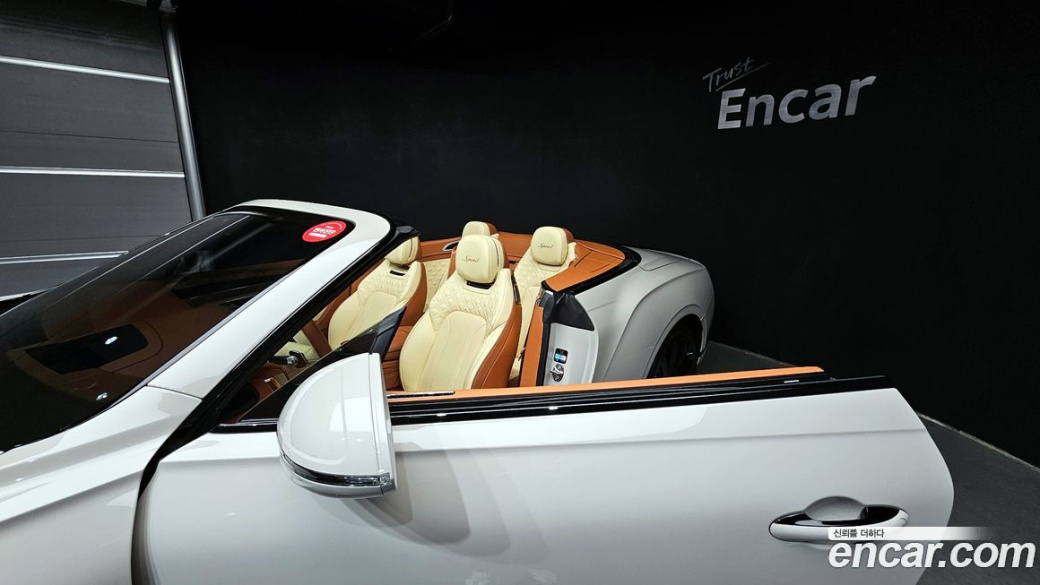 Bentley Continental 6.0 GTC, 2022