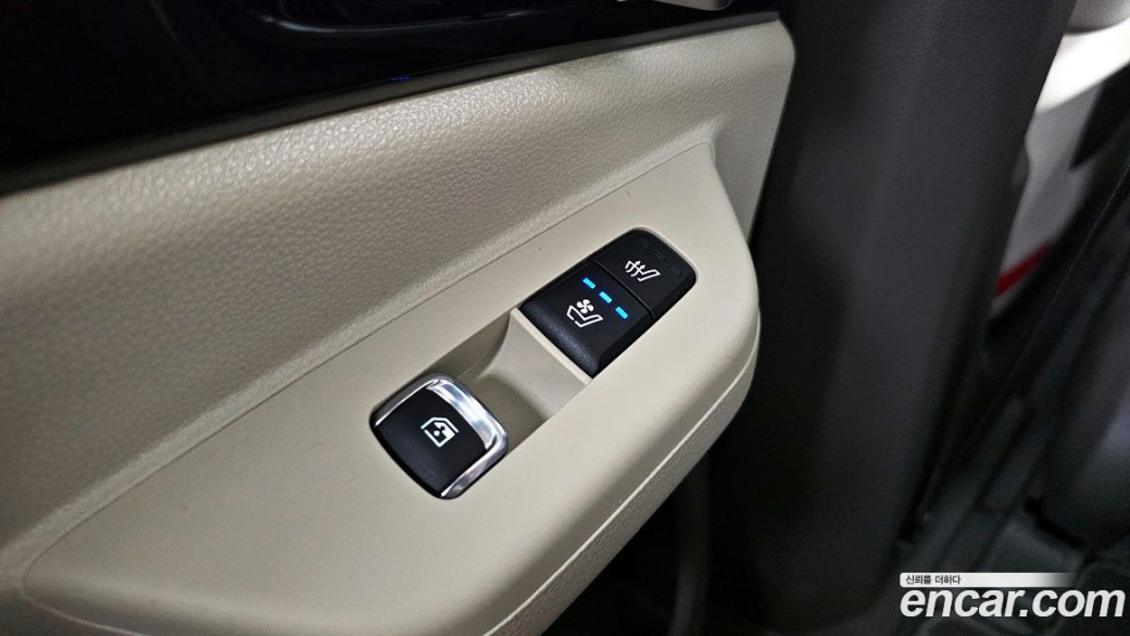 Kia Carnival 9-Seater Gravity, 2025