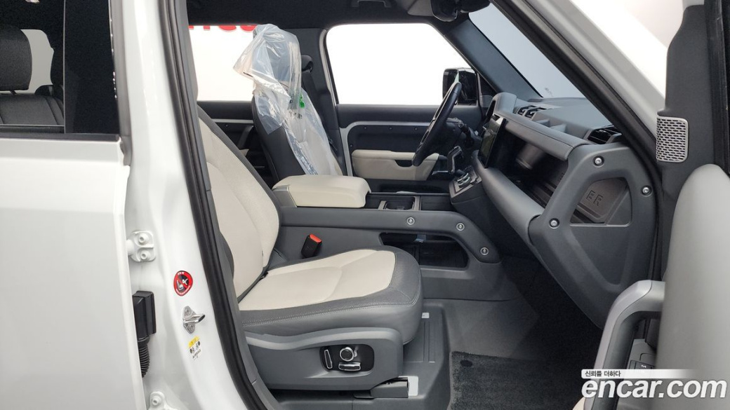Land Rover Defender 130 D300 X-Dynamic HSE, 2023
