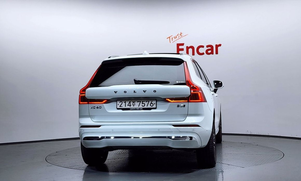 Volvo XC60 B5 Ultimate Bright, 2024