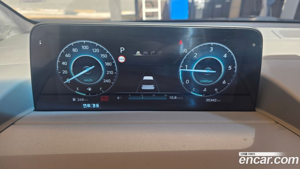 Hyundai Staria Lounge 9-Seater, 2025