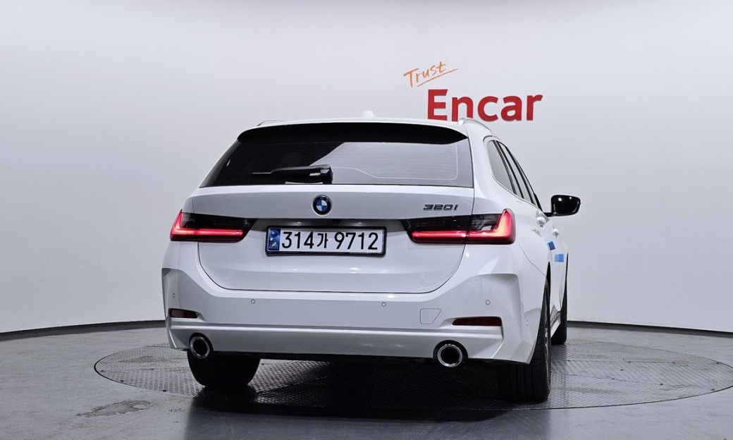 BMW 3-Series 320i Touring, 2024