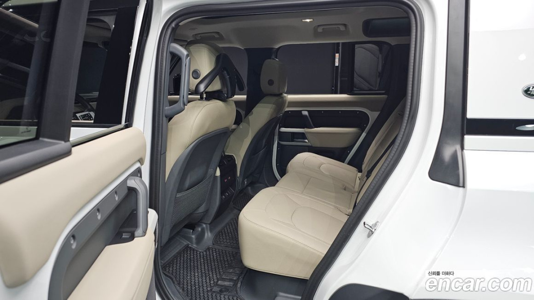 Land Rover Defender 110 D250 SE, 2024
