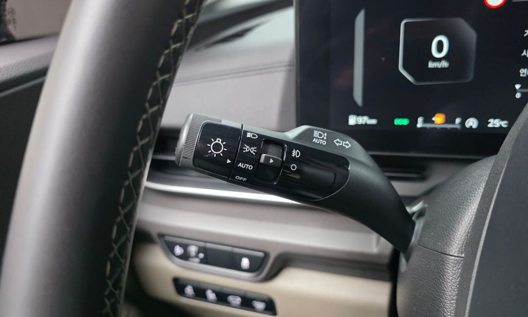 Kia Carnival 7-Seater Outdoor, 2025