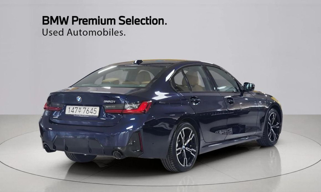 BMW 3-Series 320i M Sport, 2025