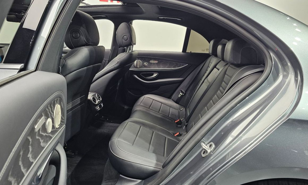 Mercedes-Benz E-Class E350 4MATIC AMG Line, 2022