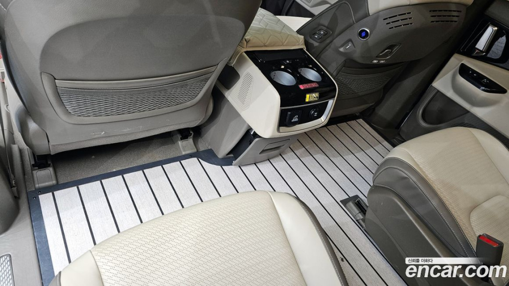 Kia Carnival 9-Seater Hi-Limousine, 2023