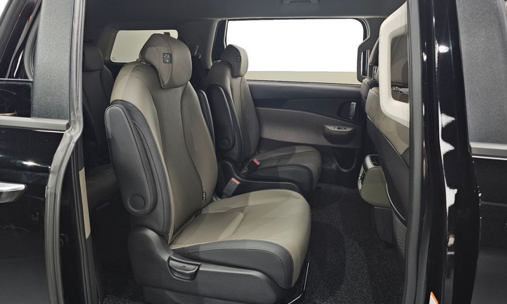 Kia Carnival 9-Seater Prestige, 2025