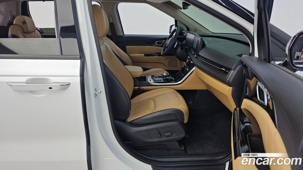 Kia Carnival 9-Seater Signature, 2023