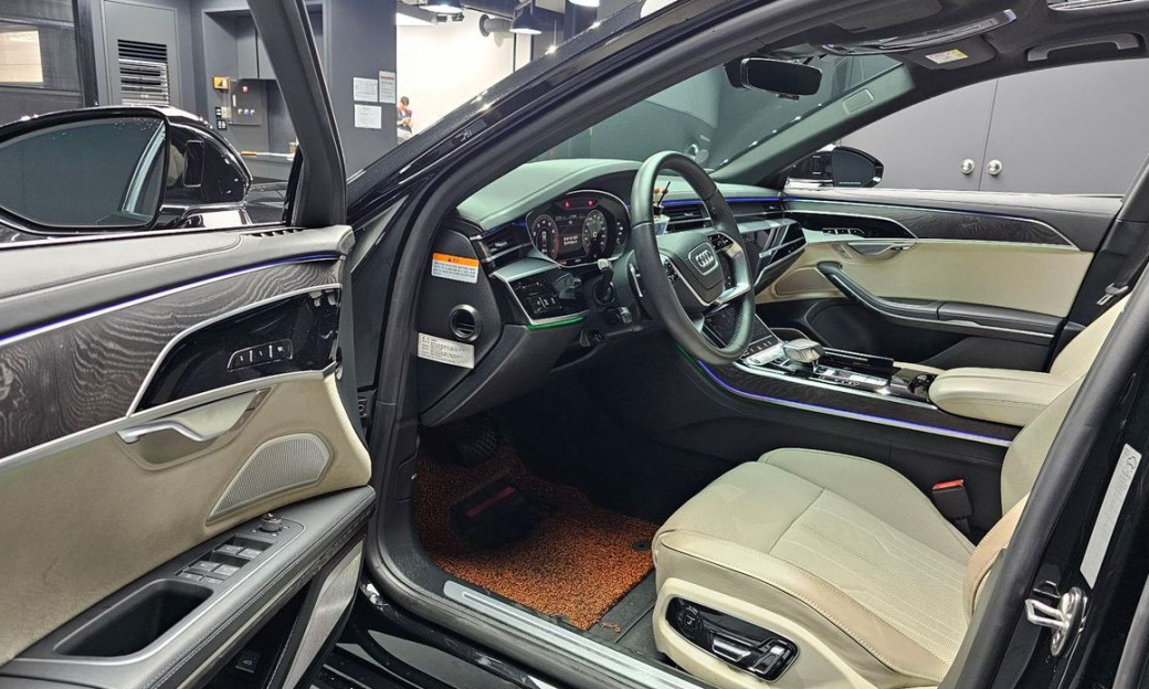 Audi A8 55 TFSI Quattro Premium LWB, 2022