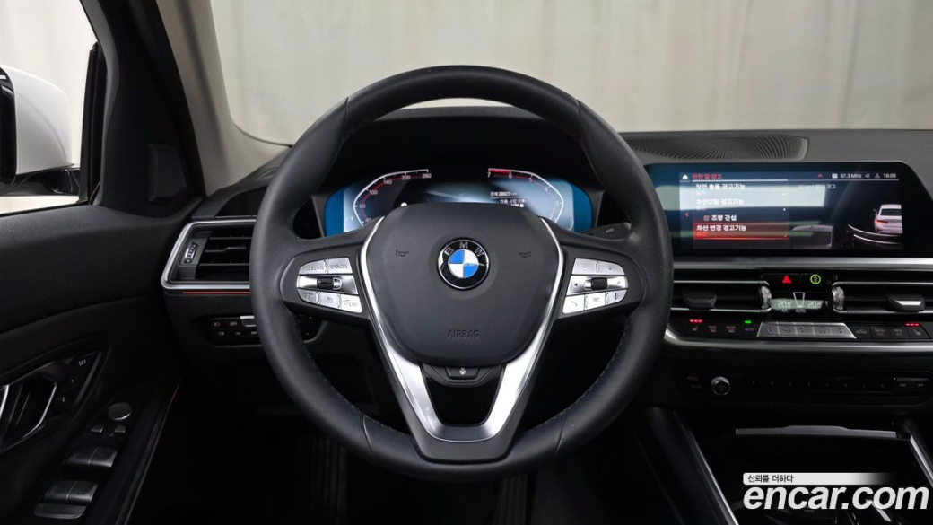BMW 3-Series 320i, 2022