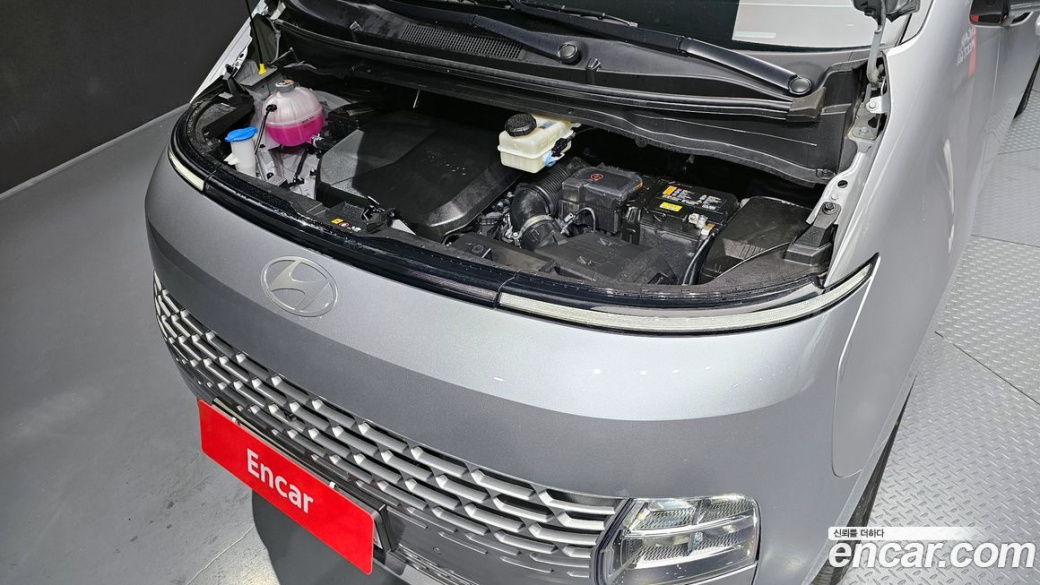 Hyundai Staria Tourer 11-Seater, 2025