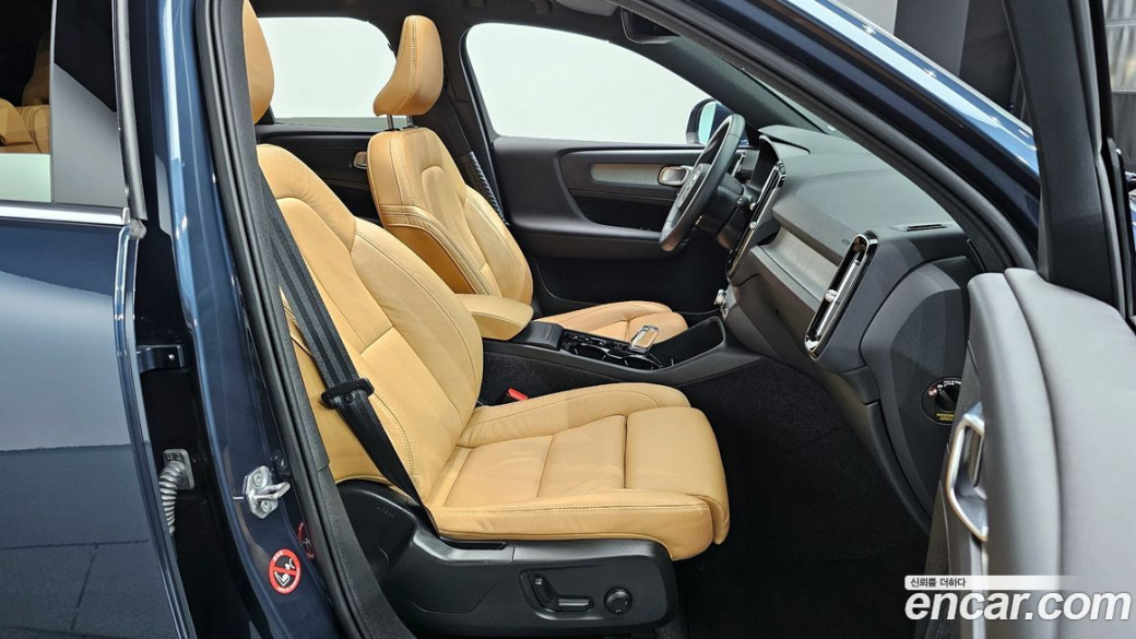 Volvo XC40 B4 Inscription, 2022