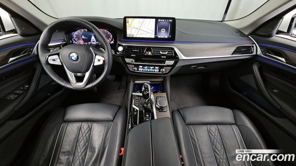 BMW 5-Series 530i Luxury, 2023