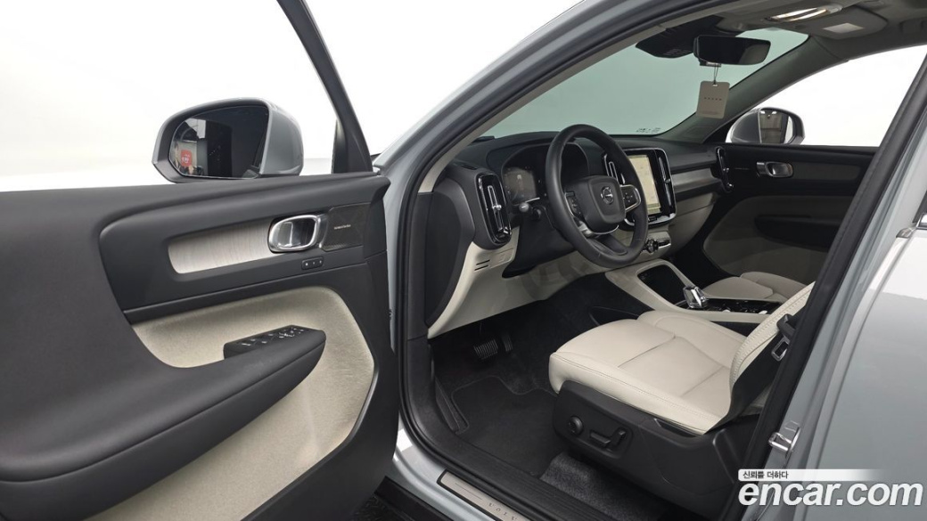 Volvo XC40 B4 Ultra Bright, 2025
