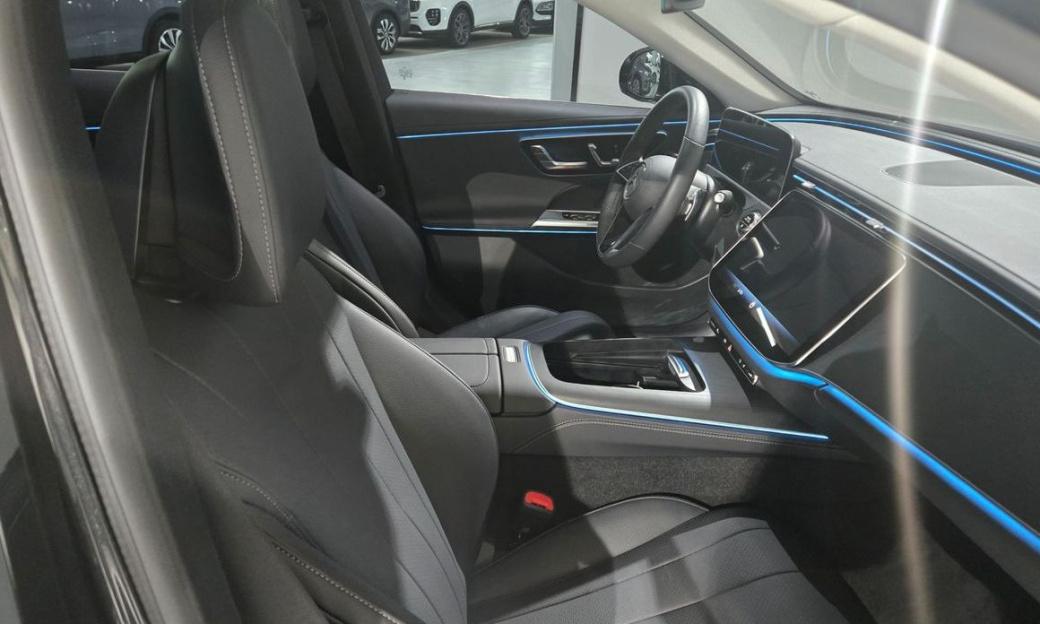 Mercedes-Benz E-Class E200 Avantgarde, 2025