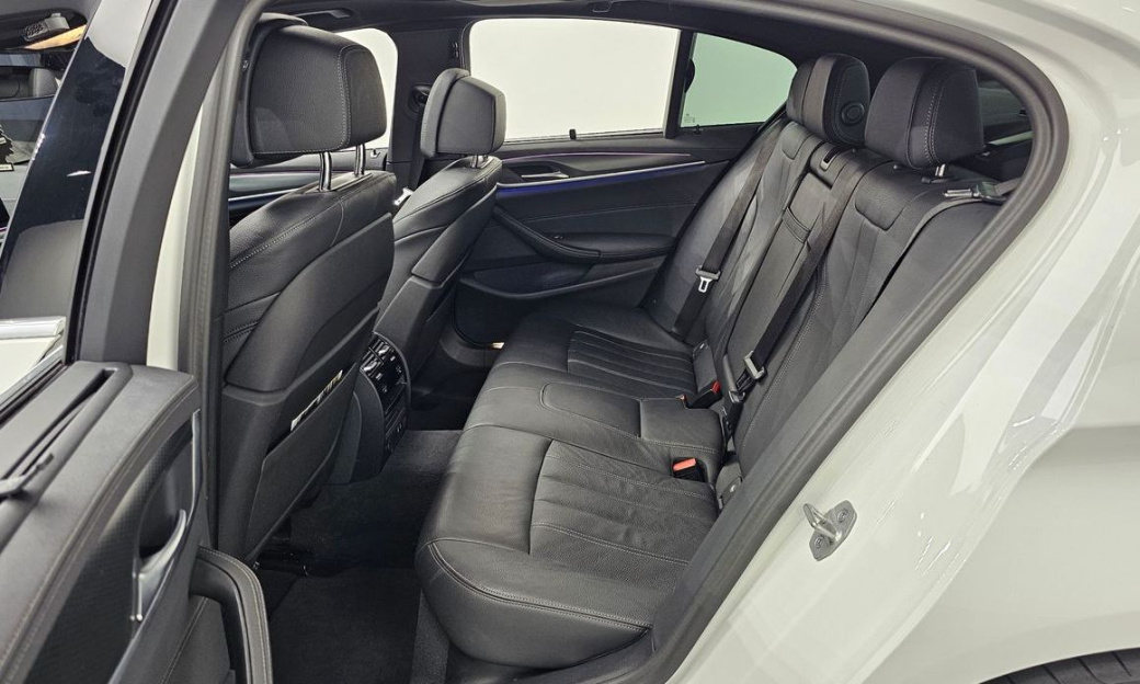 BMW 5-Series 520i M Sport, 2023