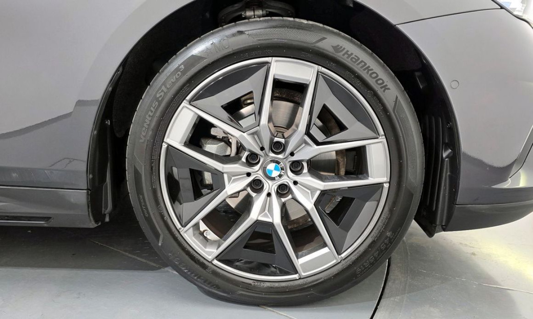 BMW 5-Series 520i, 2024