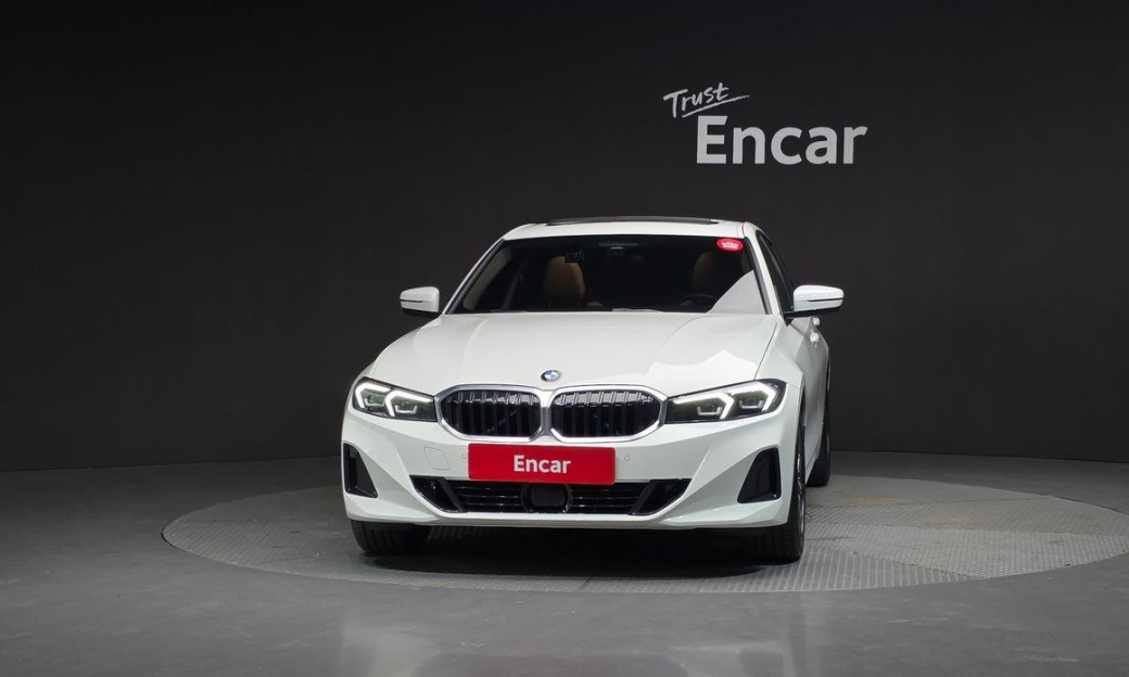 BMW 3-Series 320i, 2023