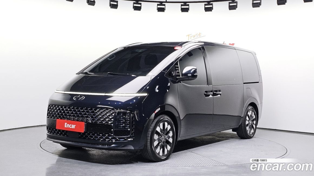 Hyundai Staria Lounge 9-Seater, 2022