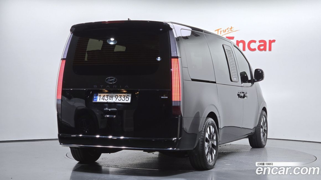 Hyundai Staria 4WD Lounge 7-Seater, 2025