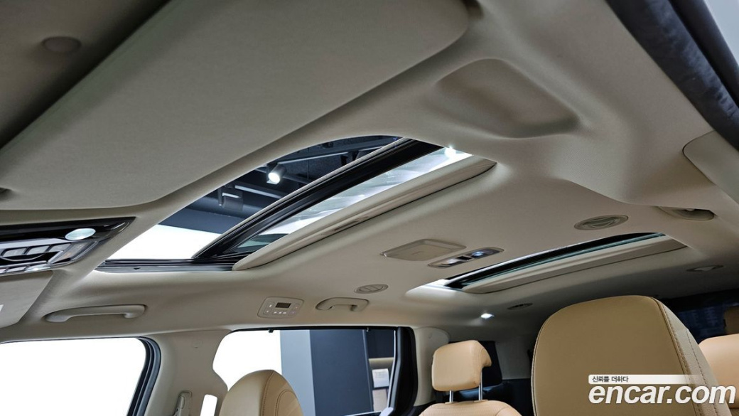 Kia Carnival 9-Seater Signature, 2023