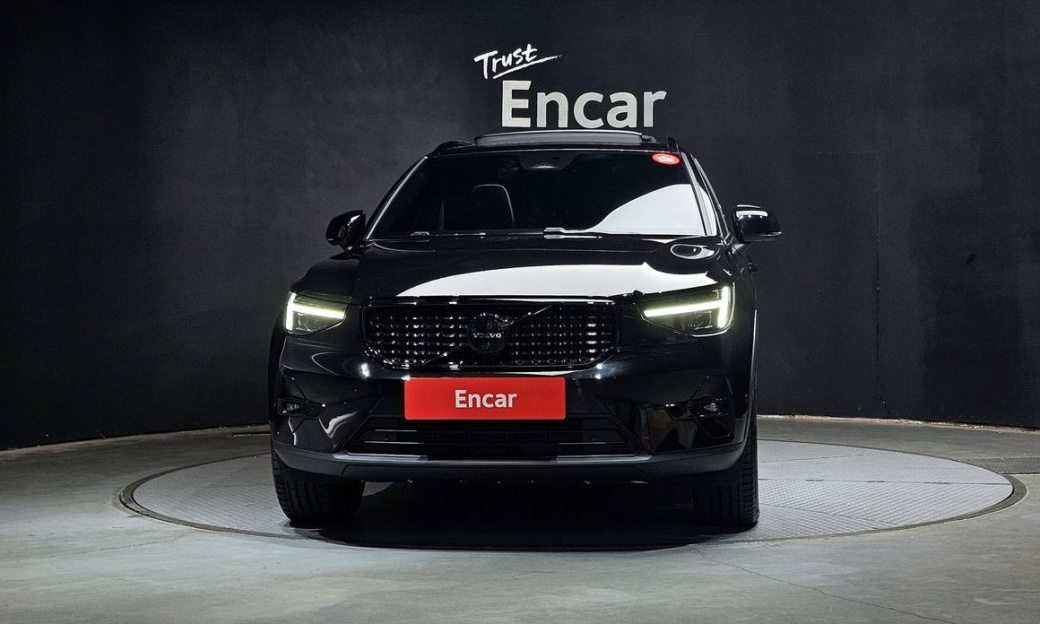 Volvo XC40 B4 Black Edition, 2025