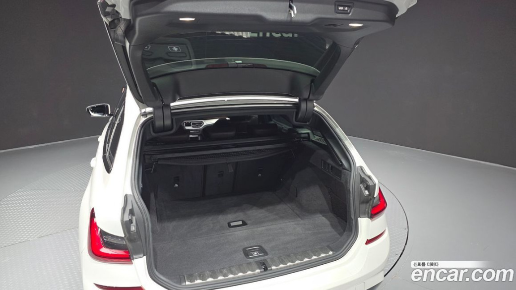 BMW 3-Series 320d Touring M Sport, 2022