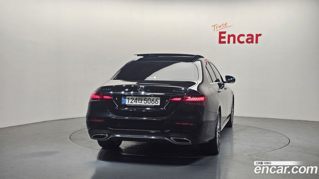Mercedes-Benz E-Class E350 4MATIC AMG Line, 2022
