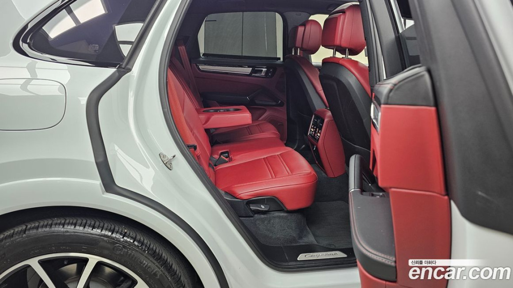Porsche Cayenne 3.0 PLATINUM EDITION, 2023