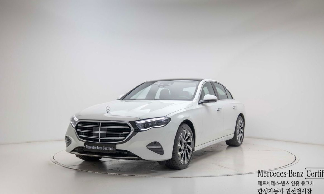 Mercedes-Benz E-Class E300 4MATIC Exclusive, 2025