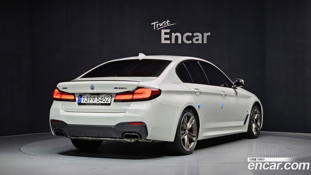 BMW 5-Series M550i xDrive, 2023