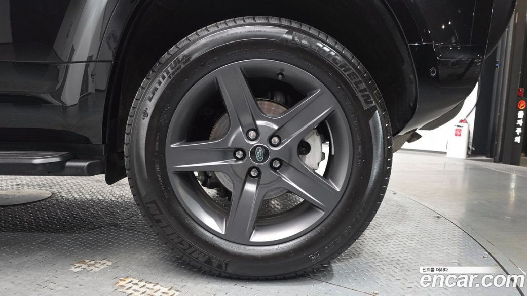 Land Rover Defender 110 P300 X-Dynamic SE, 2024